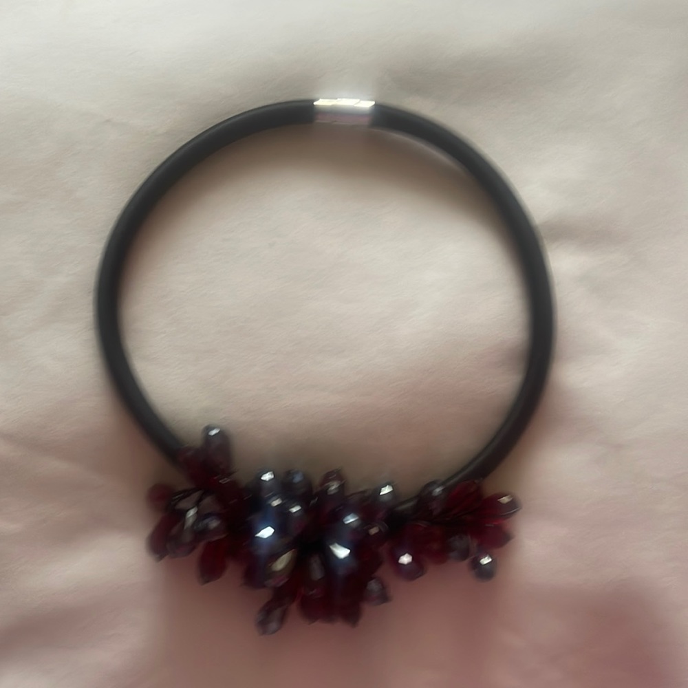 A very beautiful necklace, with grenade stones